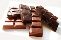 Por qué es bueno comer chocolate negro