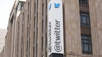 Twitter despide a más de 300 empleados