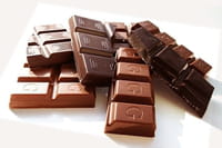 Por qué es bueno comer chocolate negro