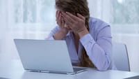 Periodistas franceses intimidaban a feministas en redes sociales
