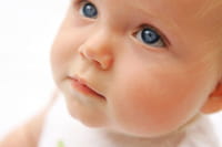 Los bebés que comen en la mesa con sus padres tienen un mayor desarrollo verbal