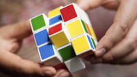 Un 'smartphone' con forma de cubo