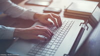 PCs programados contra las horas extra