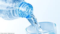 Microplásticos en el agua embotellada