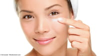 La crema solar en el área de los ojos protege del cáncer