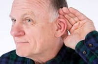 La perdida de audición puede acelerar la disminución del tejido cerebral
