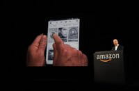 Jeff Bezos, CEO de Amanzon presenta el nuevo Kindle Paper, en septiembre en Santa Mónica (California). Jeff Bezos, CEO de Amanzon presenta el nuevo Kindle Paper, en septiembre en Santa Mónica (California).