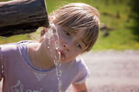 Por qué hay que beber agua