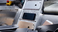 El robot de Apple que recicla 200 móviles por hora