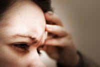 El déficit de una enzima es el culpable de que las migrañas afecten más a las mujeres