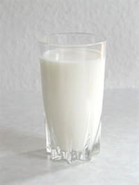 La leche orgánica tiene más beneficios nutricionales que la convencional