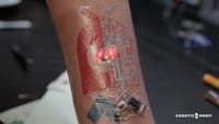 El tatuaje biométrico de Chaotic Moon