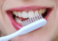 El aceite de coco combate la caries dental